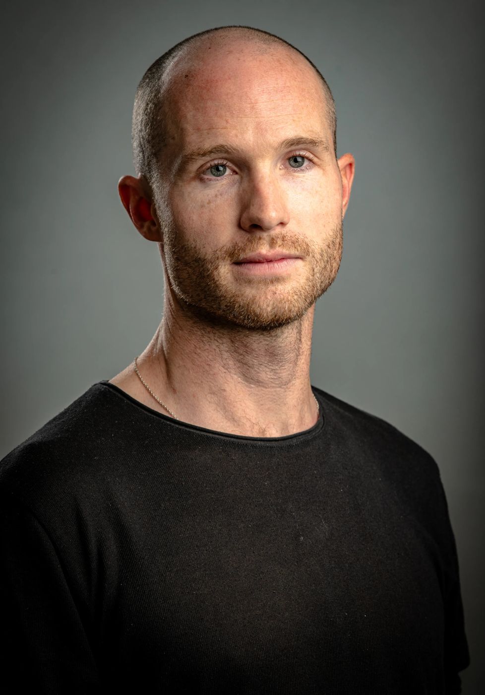 Portrait de Xavier Meistermann, regard sérieux